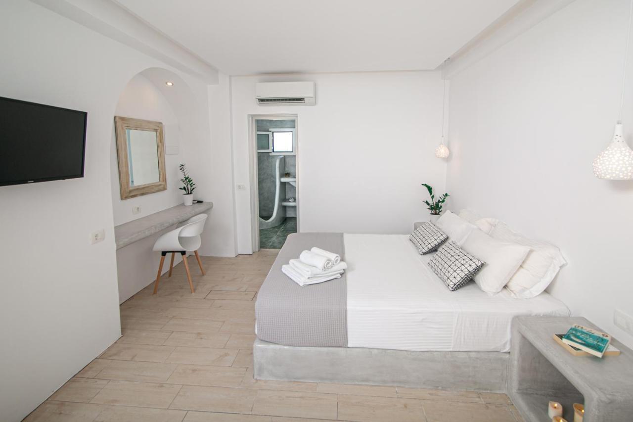 Sensia Luxury Studio With Hot Tub Oia  Exterior photo