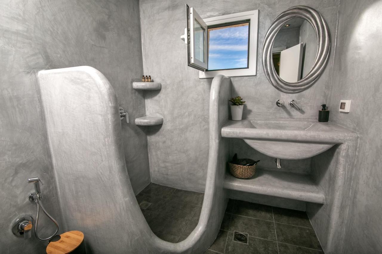 Sensia Luxury Studio With Hot Tub Oia  Exterior photo