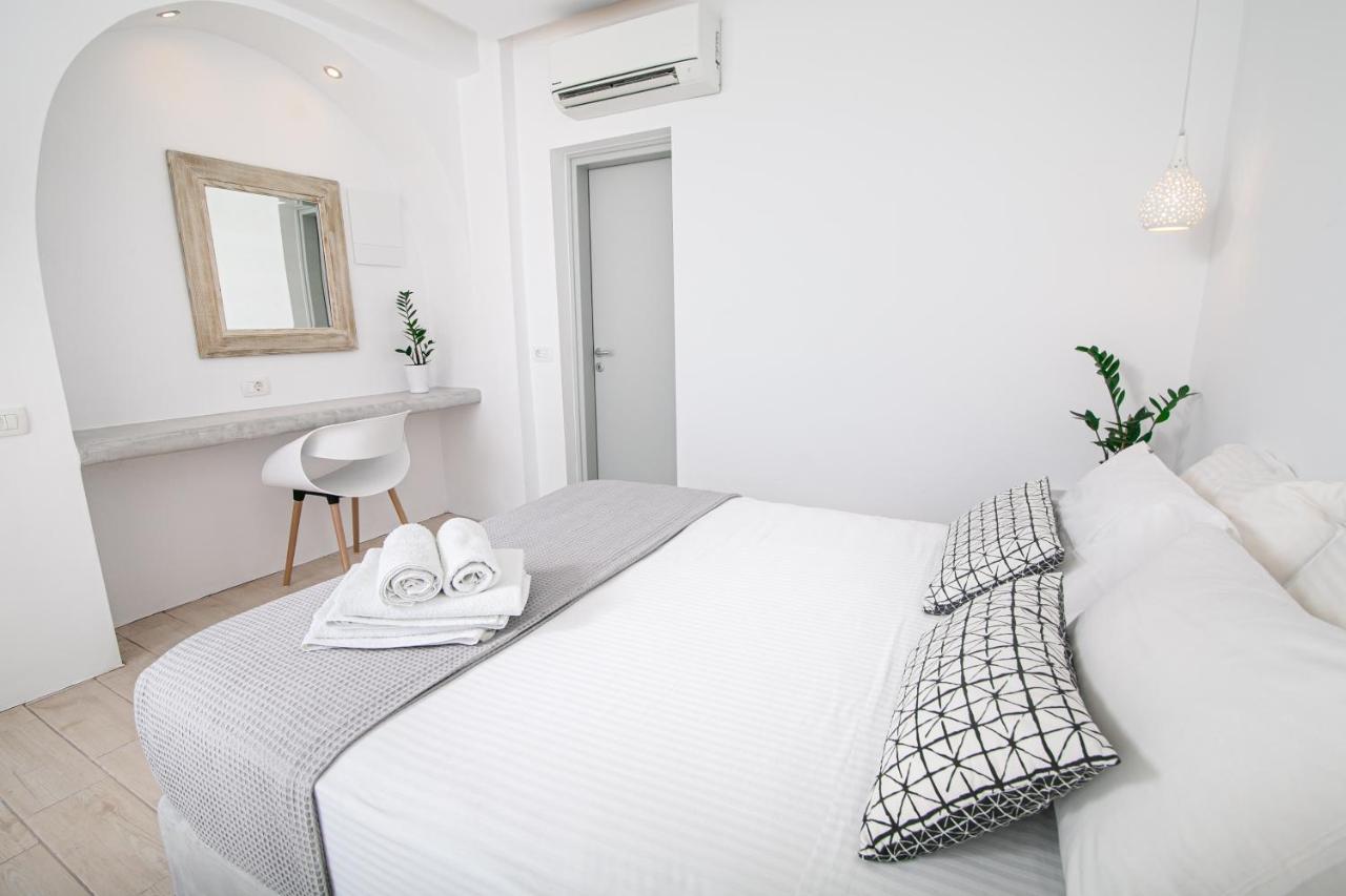 Sensia Luxury Studio With Hot Tub Oia  Exterior photo