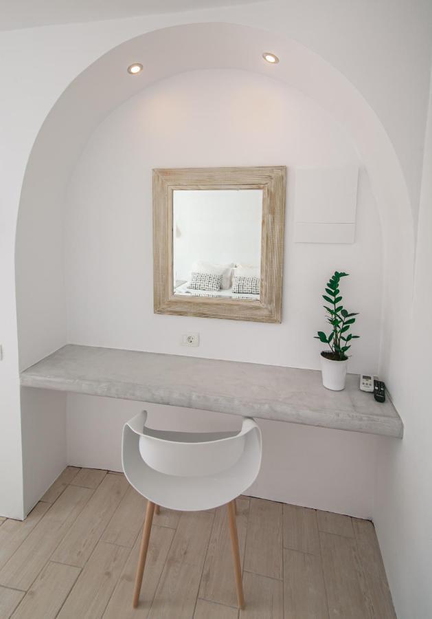 Sensia Luxury Studio With Hot Tub Oia  Exterior photo