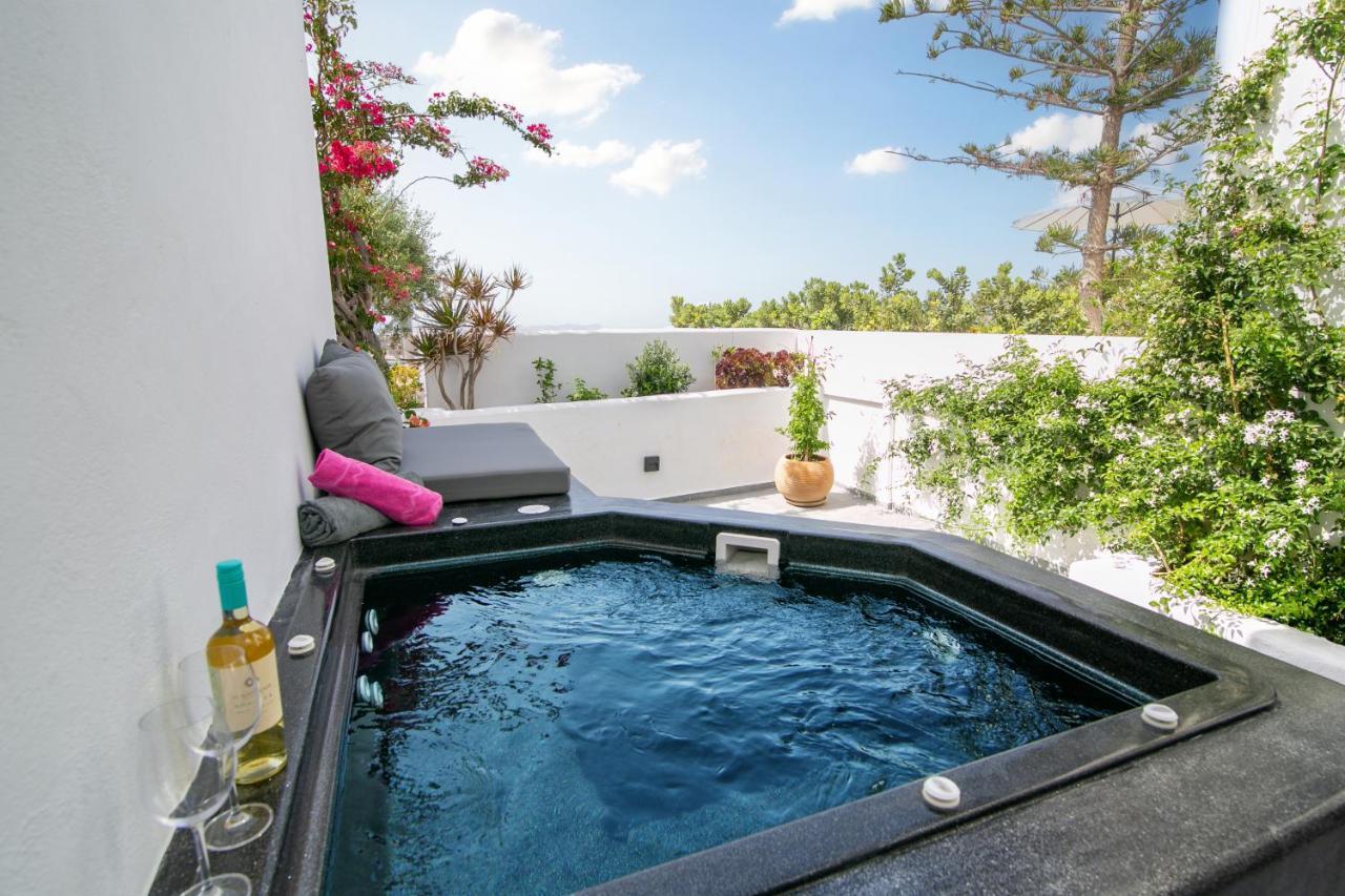 Sensia Luxury Studio With Hot Tub Oia  Exterior photo