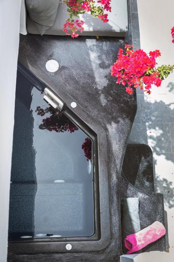 Sensia Luxury Studio With Hot Tub Oia  Exterior photo